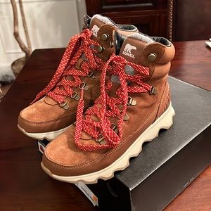 Sorel Kinetic Conquest in Velvet Tan